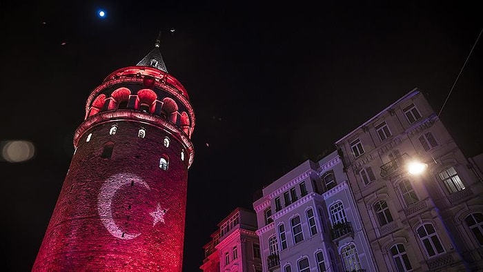 Galata Kulesi Kırmızı Beyaza Büründü