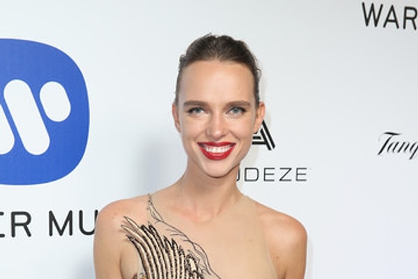 9. По сведениям в СМИ, в данный момент солист  встречается с русской моделью Марией Руденко