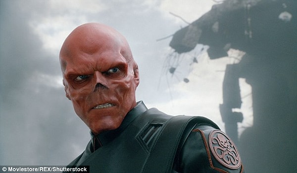 Kızıl Kuru Kafa (Red Skull) Marvel serisi Kaptan Amerika'da ilk kez 1947 yılında ortaya çıktı. 2011 yılındaki filmde ise Hugo Weaving bu karakteri canlandırmıştı.