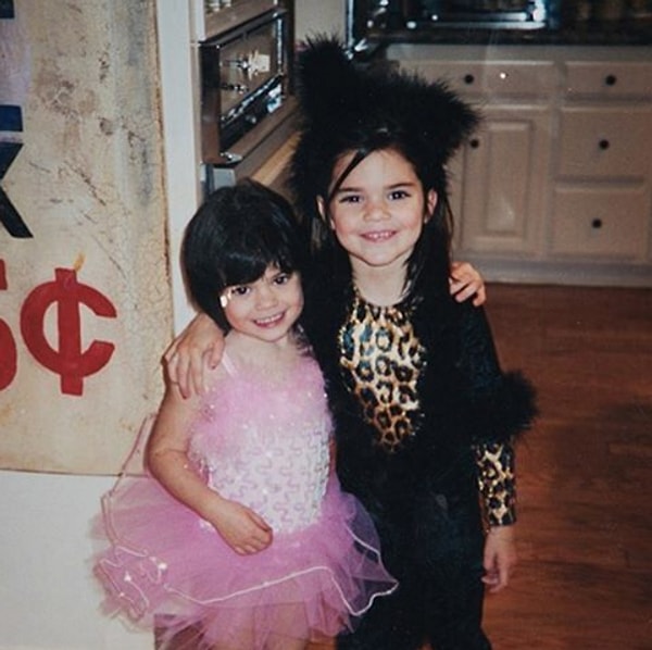 Перед вами славные дочки Крис и Брюса.