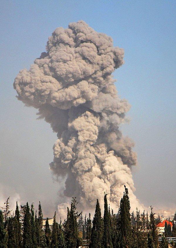 23. Dahiyet el-Esad yakınlarındaki güneybatı cephesinde dumanlar yükseliyor.