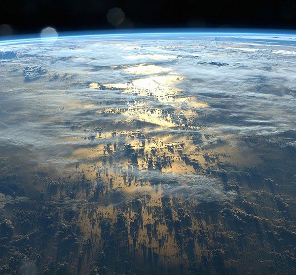 8. Dünyanın yüzeyini mükemmellikleri ile kaplayan bulutlar ve gölgeleri
