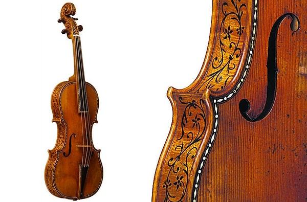 19. yüzyılda aynı adı taşıyan binlerce keman üretildiği için, her müzik aleti Stradivari anlamına gelmez.