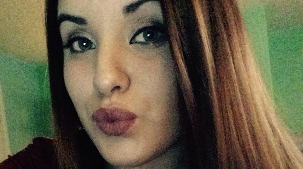 Выяснилось, что последней каплей и поводом к самоубийству стали неизвестные, открывшие от имени девушки страничку в Фейсбуке, с помощью которой предлагали бесплатный секс всем желающим.