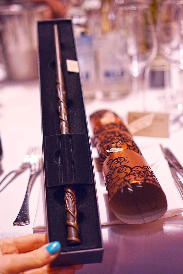 4. Все гости получили волшебные палочки. DestinyBlue выбрала палочку Гермионы