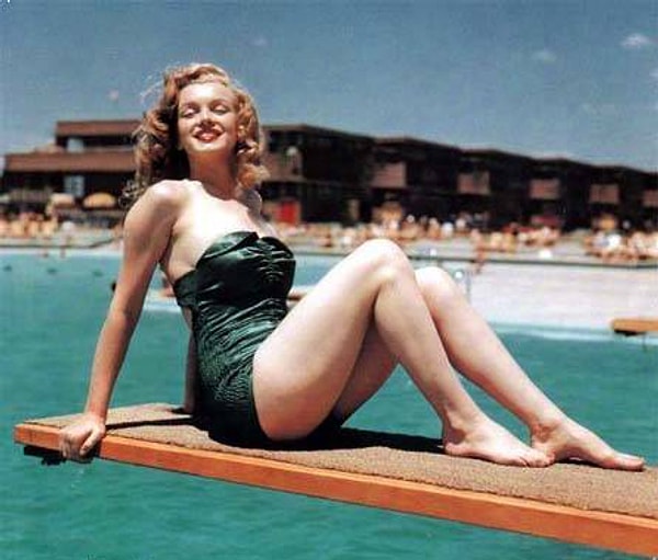 1. "Дайте девушке правильные туфли, и она сможет завоевать мир " Мэрилин Монро