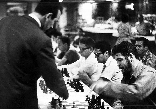 10. Che enjoyed chess all his life. His love for chess started during his childhood years.