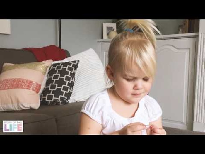 Bir Ataş İçin Annesine Minnettar Olan Küçük Kız