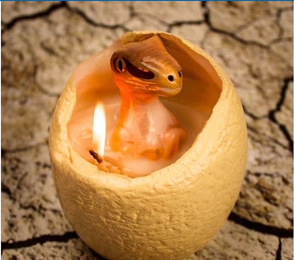 4. Свеча в виде драконьего яйца