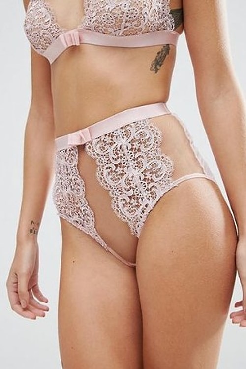 Vajinasını kaybeden Asos modeli. Evet. kayıp.