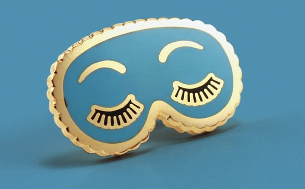 26. Значок в виде повязки для сна, как у Холли Голайтли