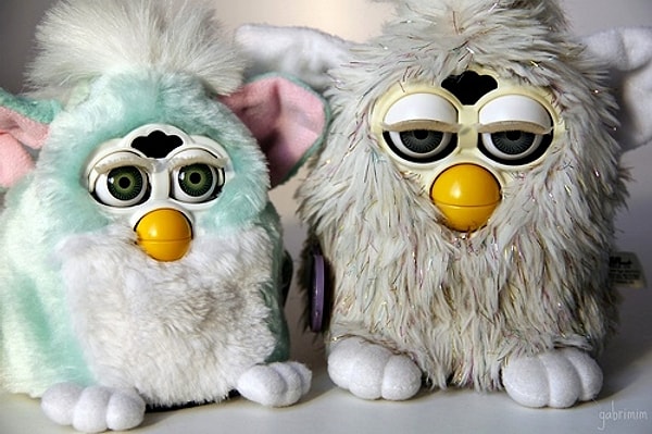 14. Интерактивные игрушки Furby