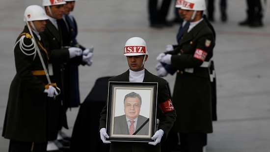 Büyükelçi Karlov Devlet Töreniyle Moskova'ya Uğurlandı