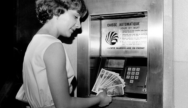8. Nakdinizi 7/24 çekmenizi sağlayan mekanik bankalar yani ATM'ler icat edildi.