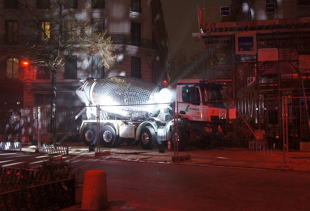 Çimento Kamyonunu Disko Topuna Çeviren Sanatçı