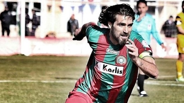1980 Diyarbakır doğumlu Şehmus Özer, 19 yaşındayken Diyarbakır'ın Erganispor takımında futbol hayatına başladı.