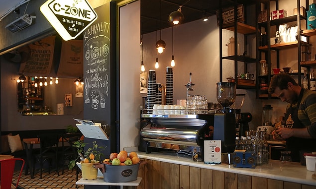 6. Sadece kahve içmeye değil, doymaya da gidebileceğiniz bir mekan: C-zone