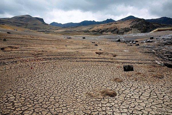 5. Bolivya ülke tarihinin en kötü kuraklığı ile karşı karşıya kalınca ülkede OHAL ilan edildi.