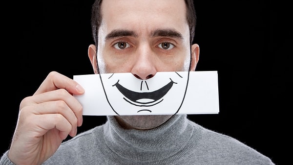 7. Психопаты могут выражать эмоции внешне, но не испытывать их на деле, социопаты способны чувствовать эмоциональное состояние окружающих.