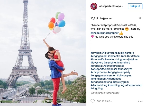 11. Возле Эйфелевой башни