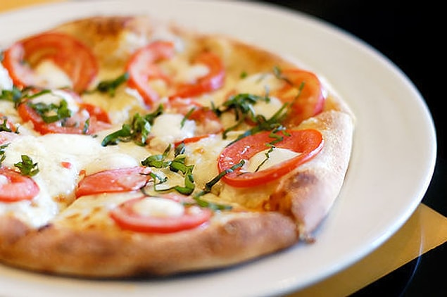 3. Evinde pitası olan yaşadı, pitadan pizza yapıyoruz!