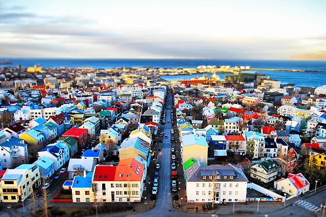 İzlanda nüfusunun %100’ünün İnternet erişimi mevcut. Dünyada bu orana sahip tek ülke İzlanda.
