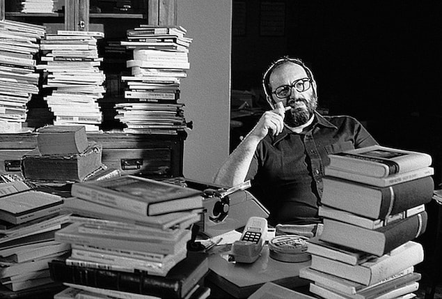8. Umberto Eco’nun Foucault’s Pendulum romanını film yapmak istedi fakat Eco’nun senaryoya katılmasına izin vermedi.