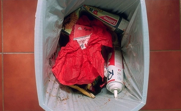 11. Не понимаете, как родители не обнаружили отсутствие сына еще в аэропорту? Пересмотрите сцену, после которой Кевина отправили на чердак