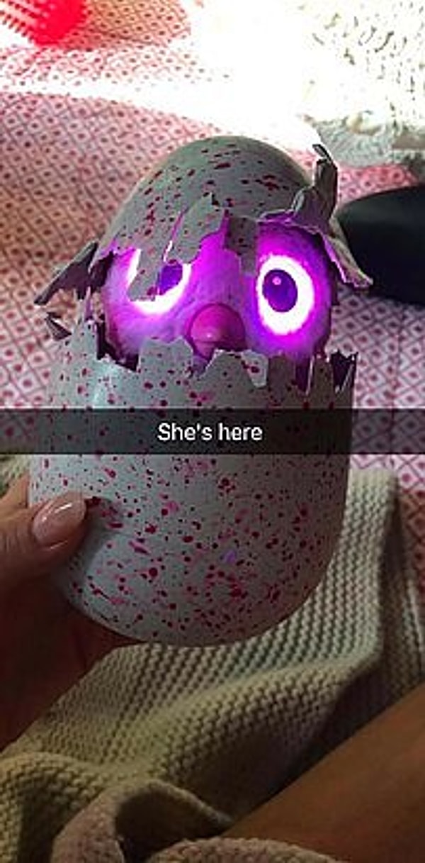 И кажется, что Крисси очень понравилась новая игрушка для ее дочери