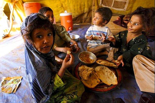 Yine BM rakamlarına göre Yemen'de halen 7 milyon kişi aç ve kalan tahminen 21 milyon insan düzenli olarak yeterli gıdaya ulaşamıyor.