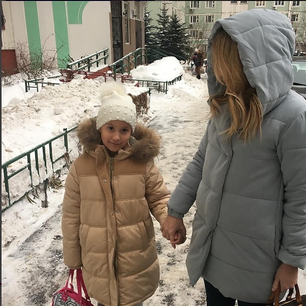 5. Во второй половине ноября также произошла история с участником проекта «Дом-2» Денисом Козлевичем, который утверждал, что Дана оставляет дочь одну без присмотра