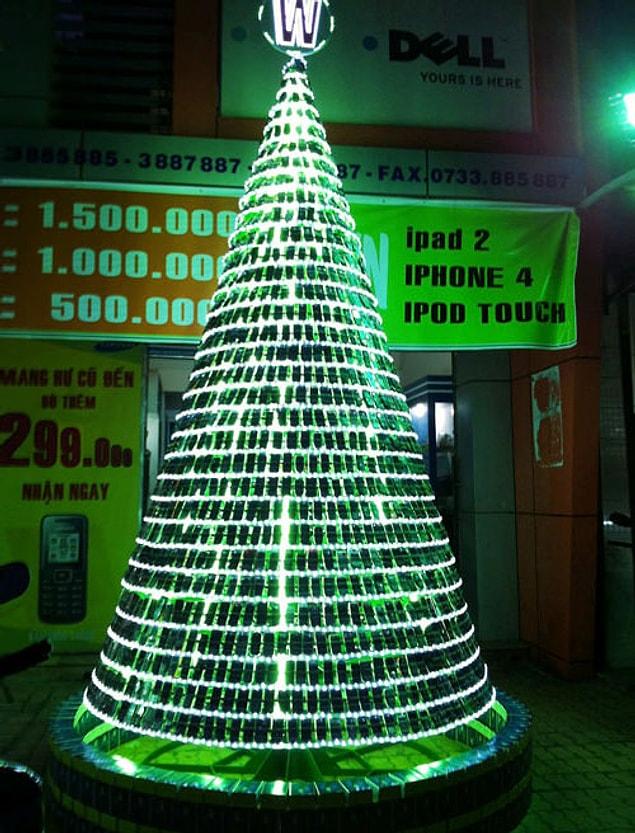 15. Mobile Phone Christmas Tree