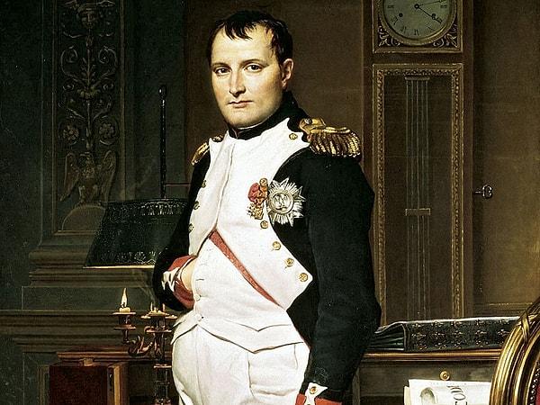 Elbette bir dönem dünyayı avuçlarının arasına alan Napoleon'un büyük etkisiyle.
