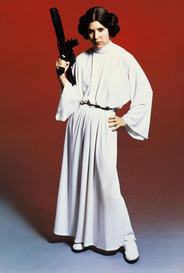 Kaybettiğimiz oyuncu Carrie Fisher'ı anarken oynadığı 'Star Wars' filmlerindeki ikonik saçını da merak ettik.