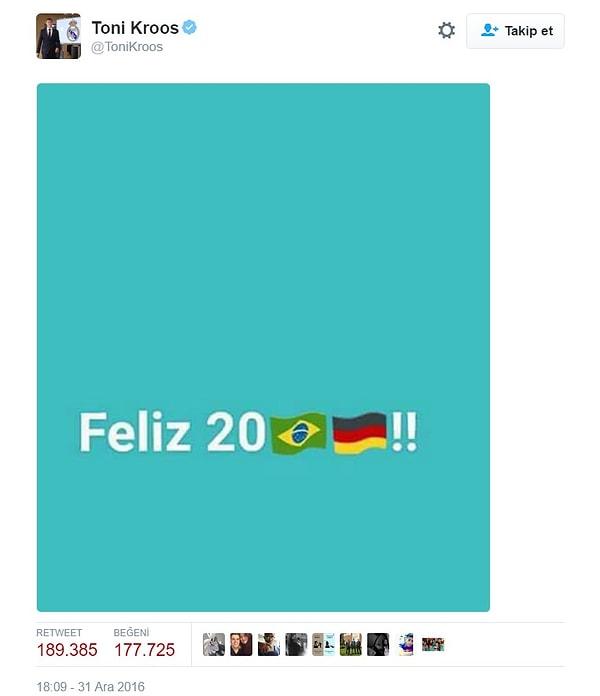 Real Madrid'de forma giyen Alman futbolcu Toni Kroos, Twitter hesabından 2017'yi bu şekilde kutladı.