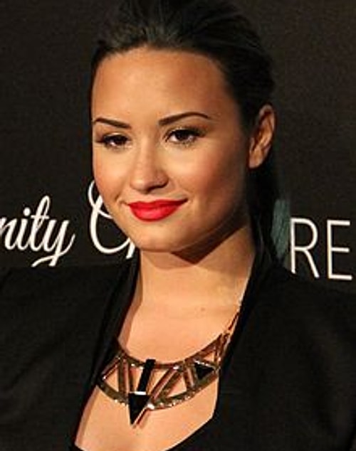 ABD'li oyuncu ve şarkıcılar Selena Gomez, Demi Lovato ve Miley Cyrus dünyaya geldi.