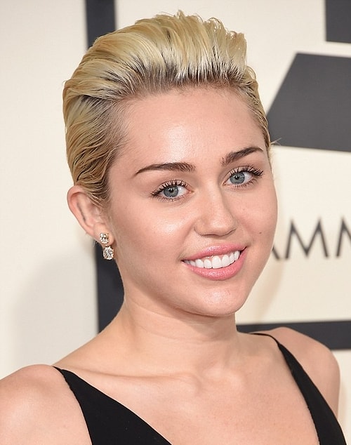 ABD'li oyuncu ve şarkıcılar Selena Gomez, Demi Lovato ve Miley Cyrus dünyaya geldi.