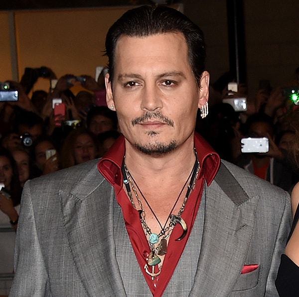 8. Как насчет парня, который надевает много украшений сразу?