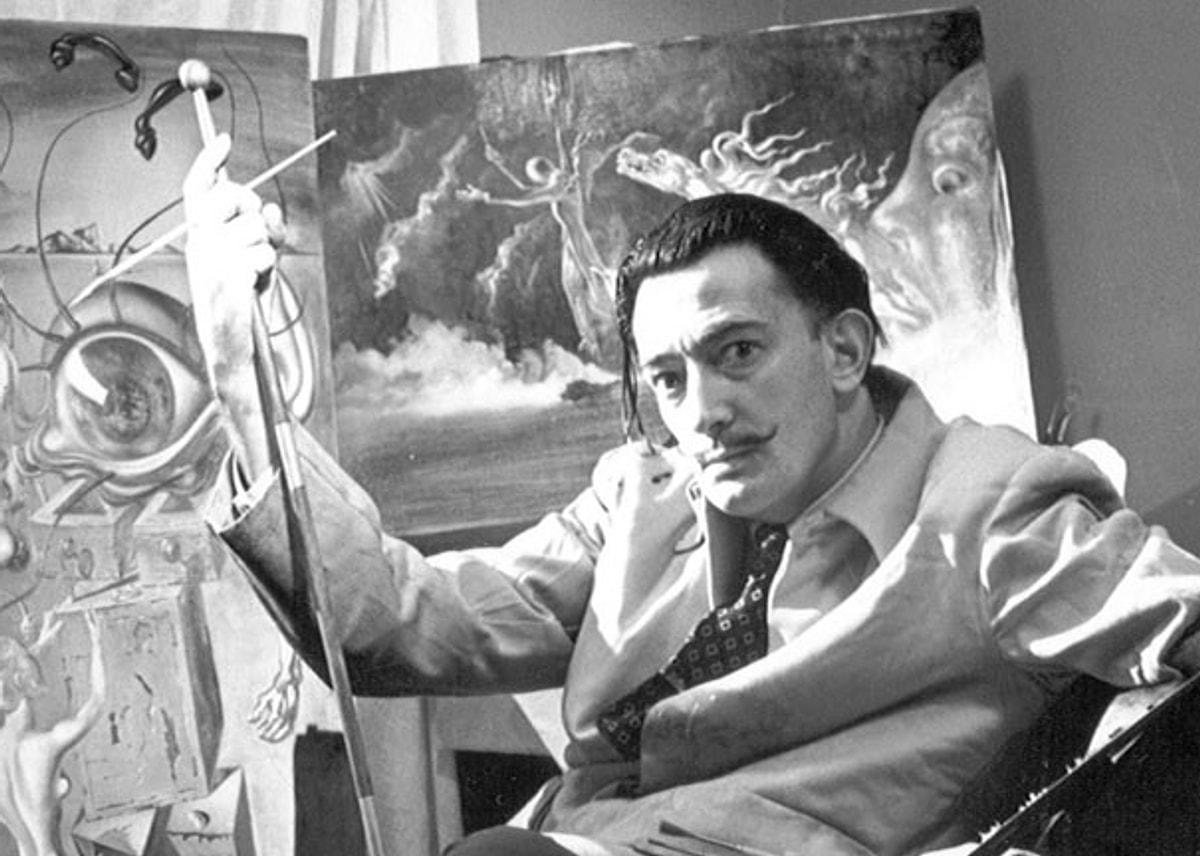 Какое молодой дали. 11 Мая Сальвадор дали. Salvador Dalí Biography (1904–1989). Сальвадор дали за работой. Сальвадор дали в мастерской.