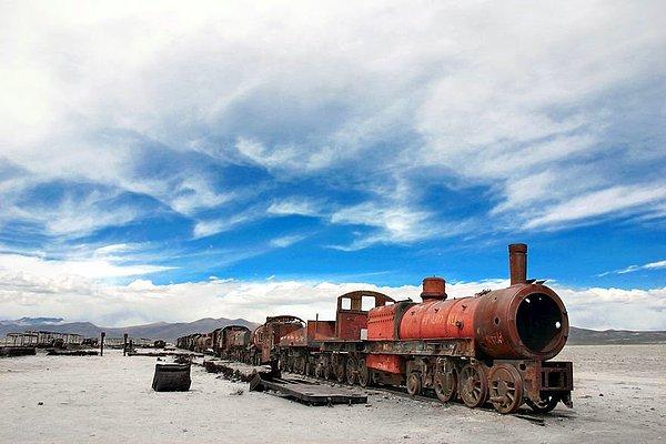 2. Uyuni yakınlarında terkedilmiş bir tren, Bolivya