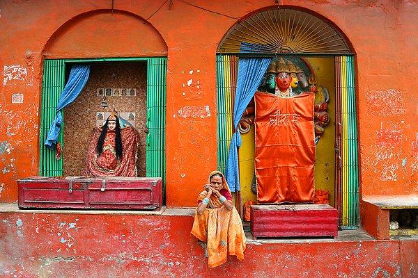9. Varanasi'de bir kadın, Hindistan