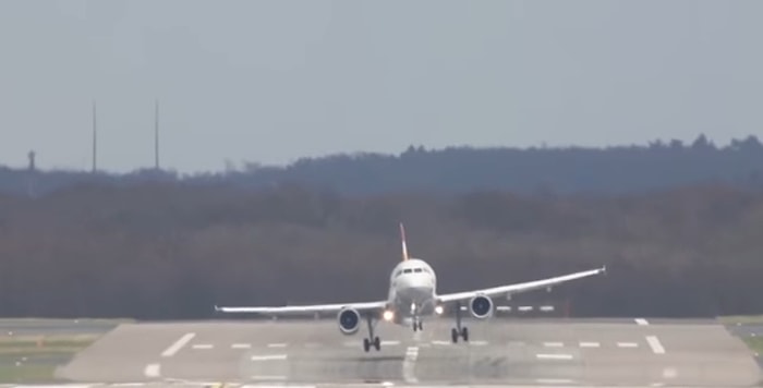 Dünya Pilotlarının İnemediği Piste İnen Çılgın Türk Pilot