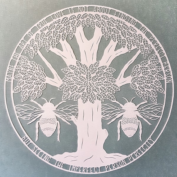 Каким именно образом создаются эти работы неизвестно, но одно ясно точно: здесь необходимо запастись огромным терпением.