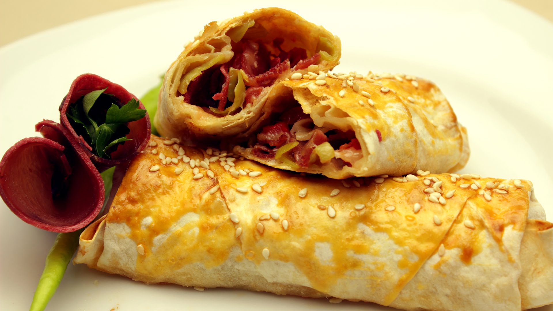 Peynirli ve pastırmalı ekmek tarifi Peynirli ve pastırmalı ekmek tarifi