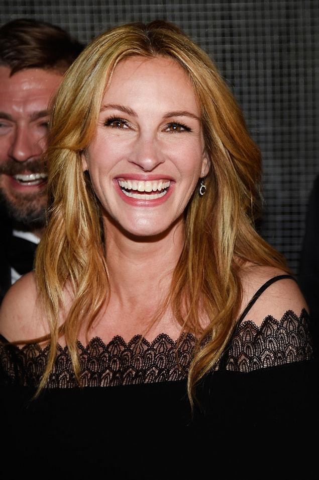 1. Julia Roberts will be 50 years old on October, 28 2017.