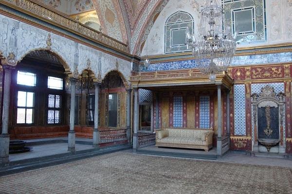 8. İlk Osmanlı sarayı hangi şehirde yapılmıştır?