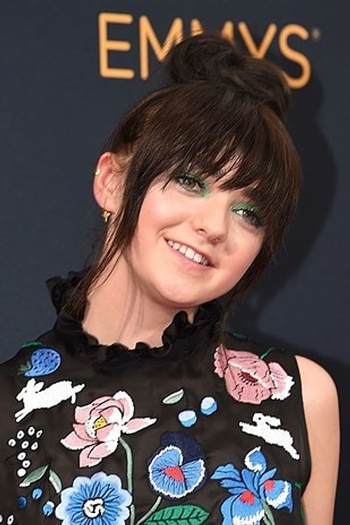 20 yaşındaki oyuncu Chloë Grace Moretz 11 yıldan fazladır çalışıyor. Maisie Williams ise Game of Thrones'da 14 yaşından beri Arya Stark karakterini canlandırıyor.