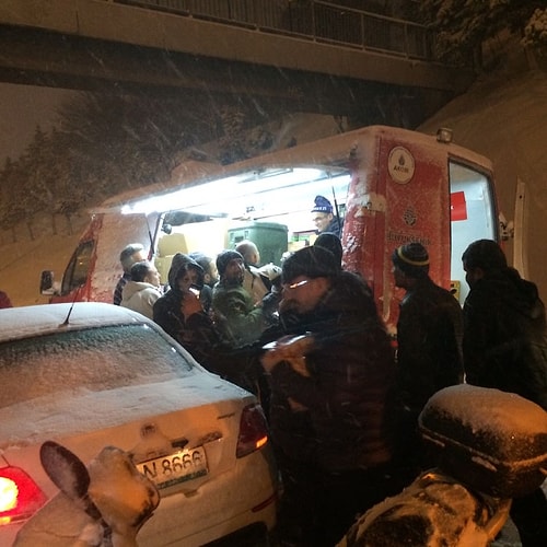 Yolda kalan sürücüler için mobil büfeler kuruldu