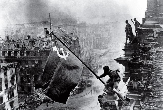 34. Raising A Flag Over The Reichstag, Yevgeny Khaldei, 1945