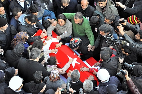 Fethi Sekin bugün memleketi Elazığ'da son yolculuğuna uğurlandı.
